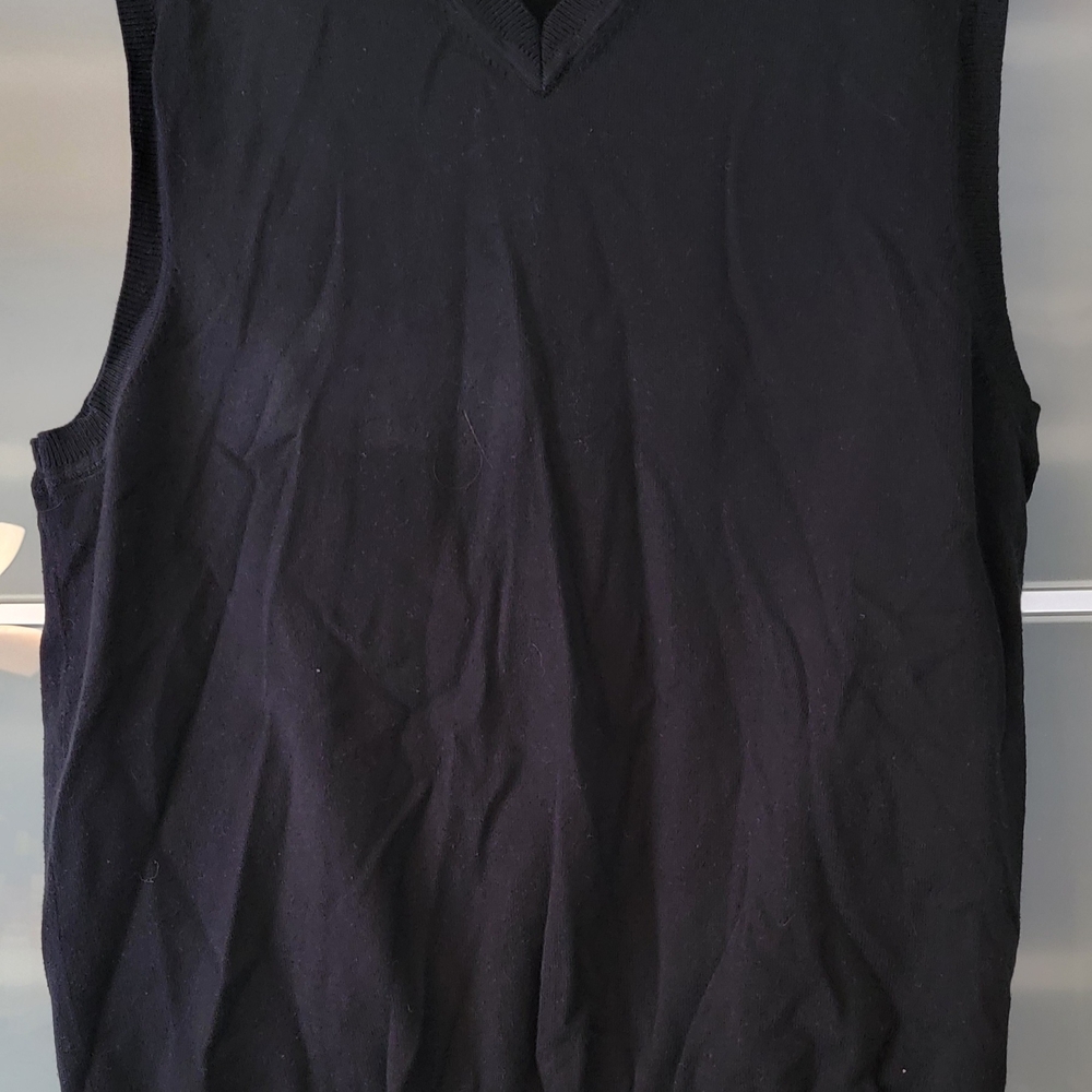 Club Room Men's Black V-Neck Sleeveless Shirt
